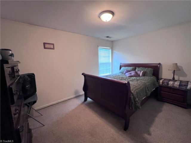 721 Spinning Wheel Point, High Point, NC 27265