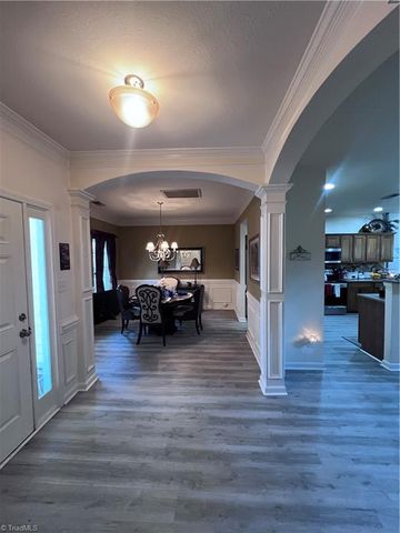 721 Spinning Wheel Point, High Point, NC 27265