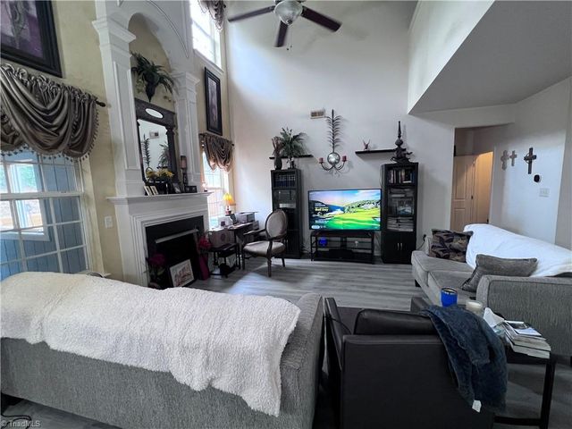 721 Spinning Wheel Point, High Point, NC 27265