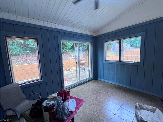 721 Spinning Wheel Point, High Point, NC 27265