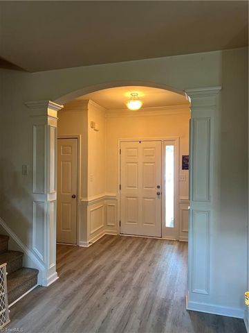 721 Spinning Wheel Point, High Point, NC 27265