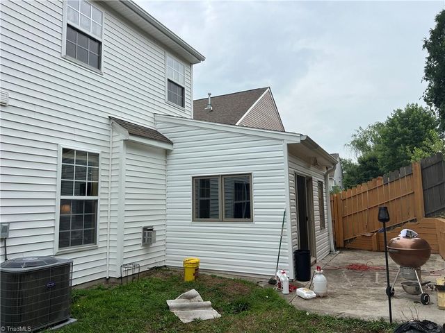 721 Spinning Wheel Point, High Point, NC 27265