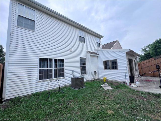 721 Spinning Wheel Point, High Point, NC 27265