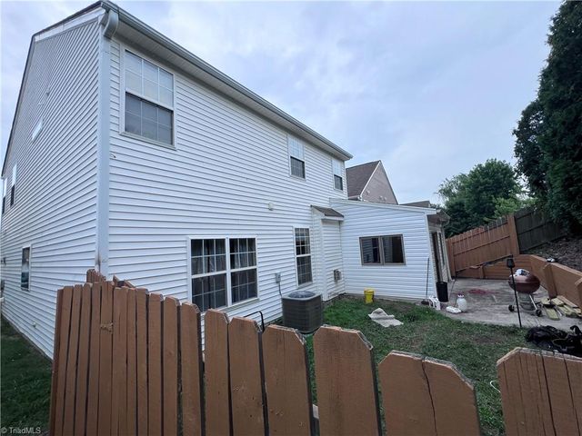 721 Spinning Wheel Point, High Point, NC 27265