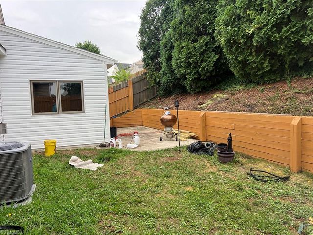 721 Spinning Wheel Point, High Point, NC 27265