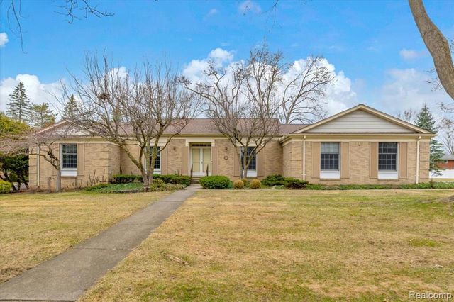 19010 Lacrosse Avenue, Lathrup Village, MI 48076