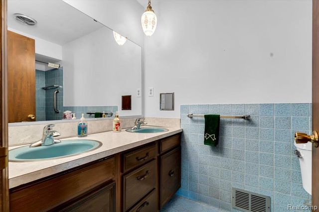 19010 Lacrosse Avenue, Lathrup Village, MI 48076