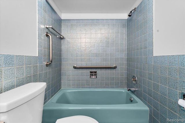 19010 Lacrosse Avenue, Lathrup Village, MI 48076