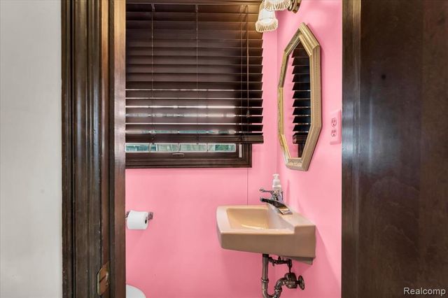 19010 Lacrosse Avenue, Lathrup Village, MI 48076