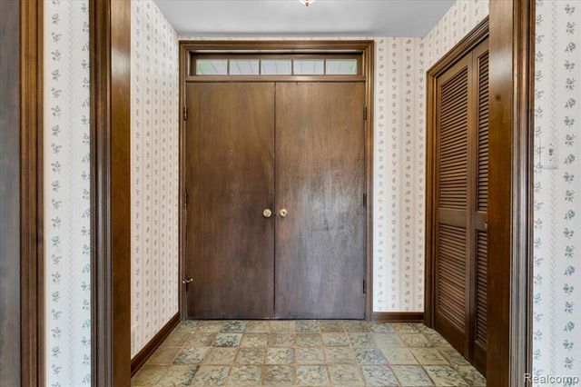 19010 Lacrosse Avenue, Lathrup Village, MI 48076