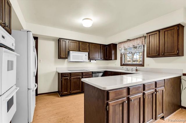 19010 Lacrosse Avenue, Lathrup Village, MI 48076