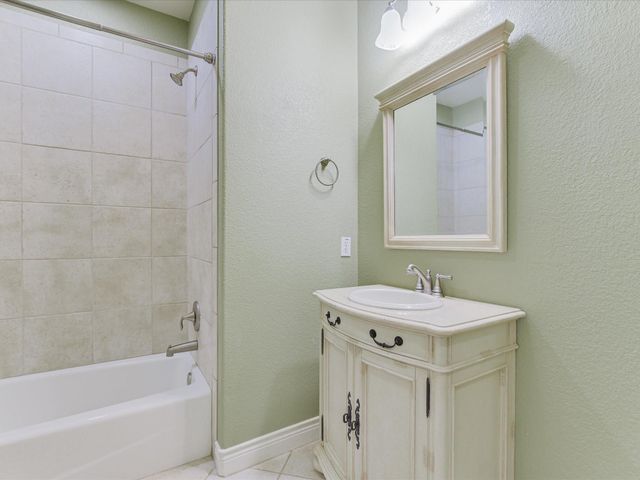 1 Woodview CT, Wimberley, TX 78676