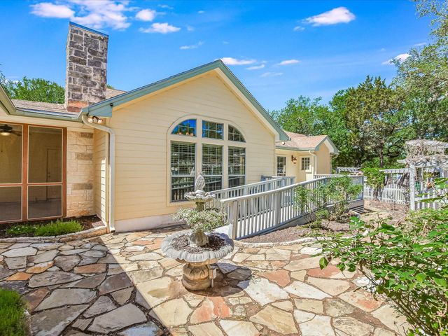 1 Woodview CT, Wimberley, TX 78676