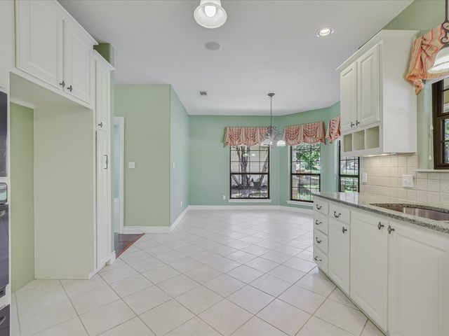 1 Woodview CT, Wimberley, TX 78676