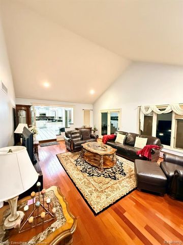 5997 Christina Drive, West Bloomfield, MI 48324