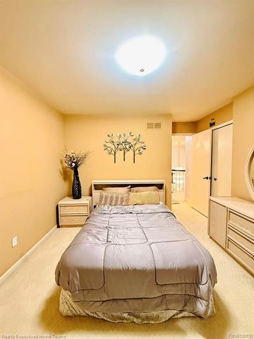 5997 Christina Drive, West Bloomfield, MI 48324