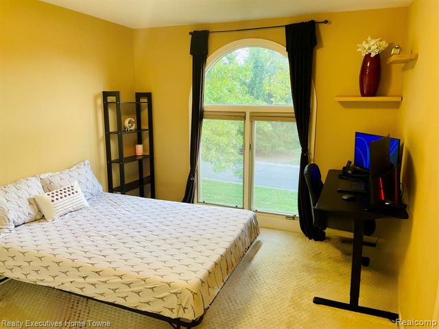 5997 Christina Drive, West Bloomfield, MI 48324