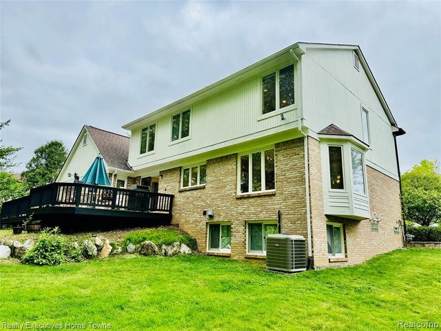 5997 Christina Drive, West Bloomfield, MI 48324
