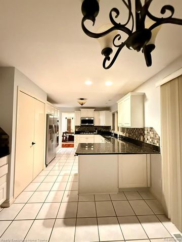5997 Christina Drive, West Bloomfield, MI 48324