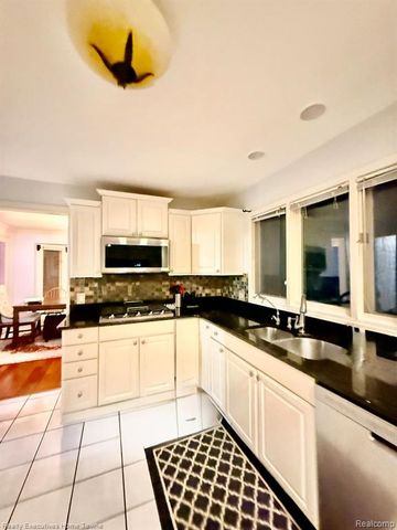 5997 Christina Drive, West Bloomfield, MI 48324