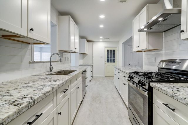 5805 Grape Street, Houston, TX 77074