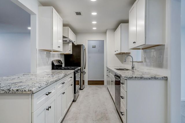 5805 Grape Street, Houston, TX 77074