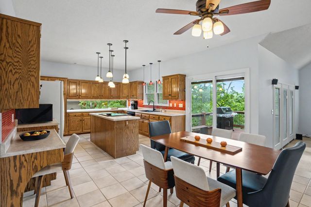 1205 LARAIL DR, Columbia, MO 65203