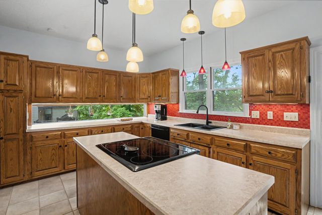 1205 LARAIL DR, Columbia, MO 65203