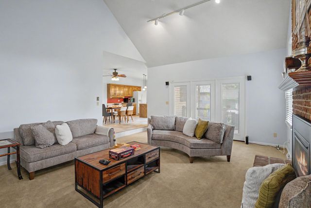 1205 LARAIL DR, Columbia, MO 65203