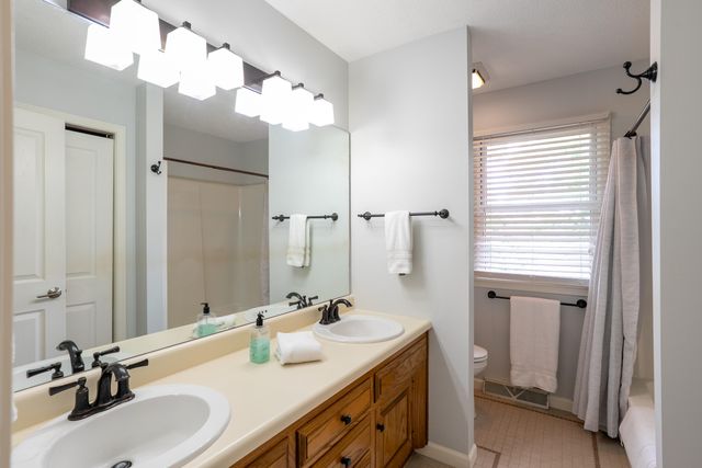 1205 LARAIL DR, Columbia, MO 65203