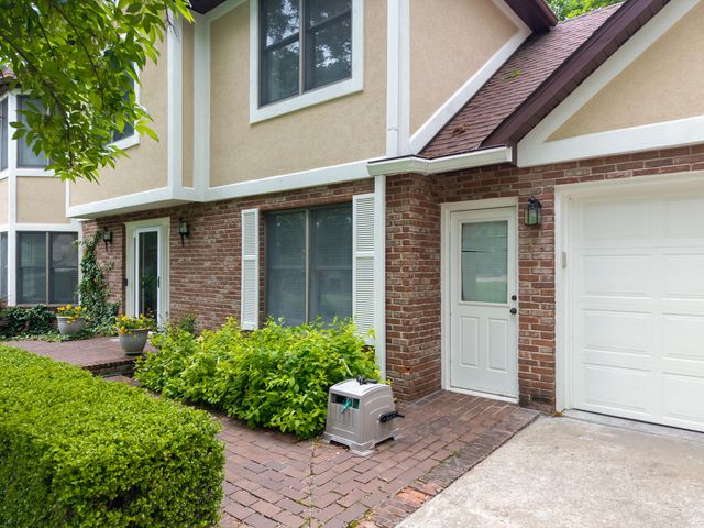 1205 LARAIL DR, Columbia, MO 65203