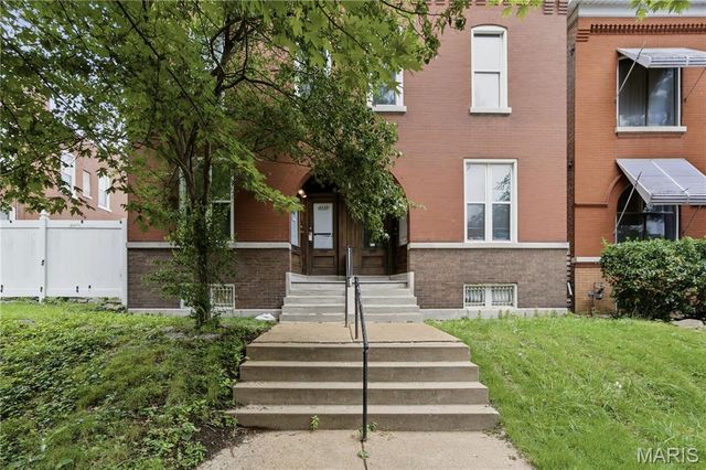 4430 Pennsylvania Avenue, St Louis, MO 63111