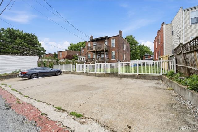 4430 Pennsylvania Avenue, St Louis, MO 63111