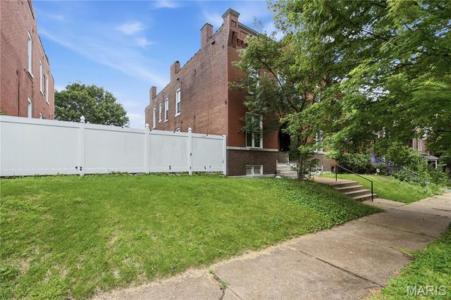4430 Pennsylvania Avenue, St Louis, MO 63111