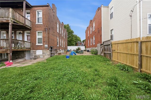 4430 Pennsylvania Avenue, St Louis, MO 63111