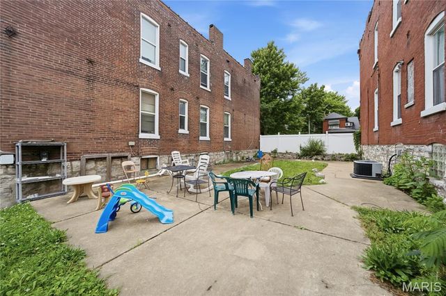4430 Pennsylvania Avenue, St Louis, MO 63111