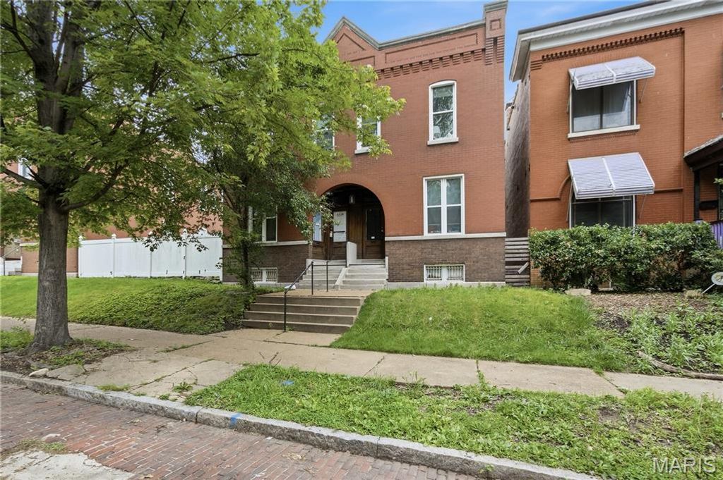 4430 Pennsylvania Avenue, St Louis, MO 63111