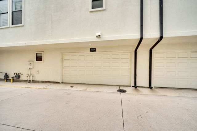 2119 Albany Street, Dallas, TX 75201