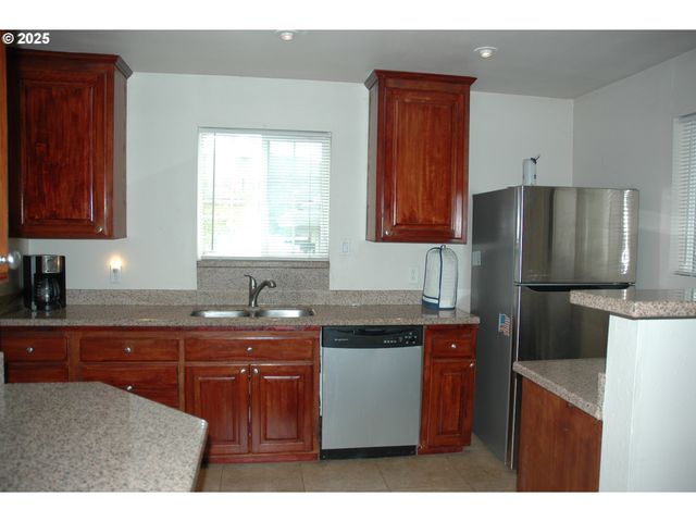 124 S 20TH St, St Helens, OR 97051