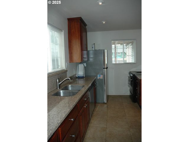 124 S 20TH St, St Helens, OR 97051