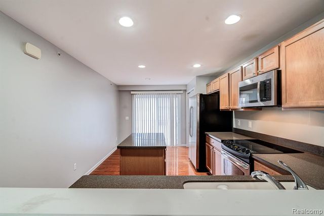 27859 Hopkins Drive, Novi, MI 48377