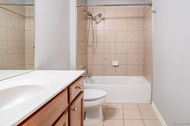 27859 Hopkins Drive, Novi, MI 48377