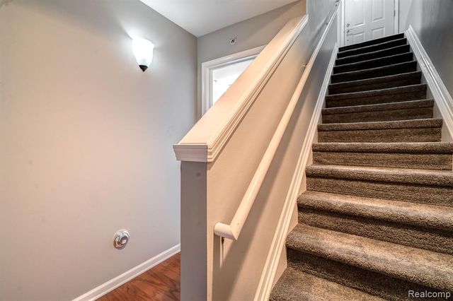 27859 Hopkins Drive, Novi, MI 48377
