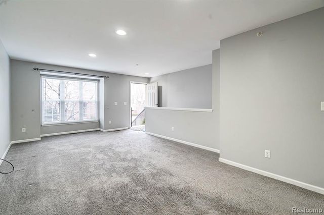 27859 Hopkins Drive, Novi, MI 48377