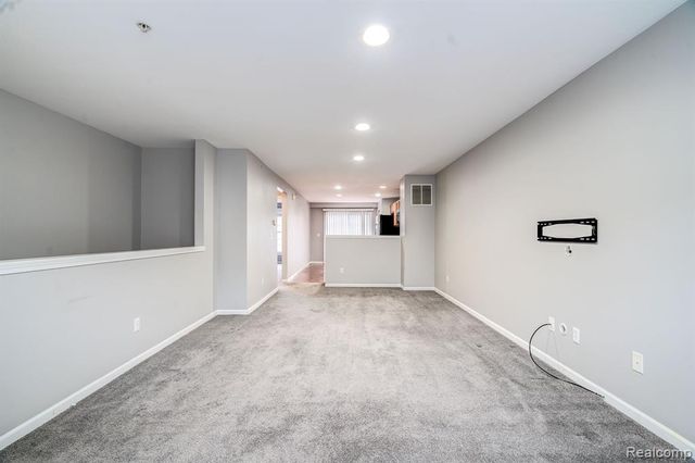 27859 Hopkins Drive, Novi, MI 48377