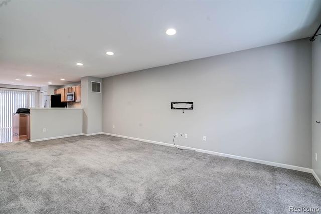 27859 Hopkins Drive, Novi, MI 48377