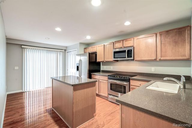 27859 Hopkins Drive, Novi, MI 48377