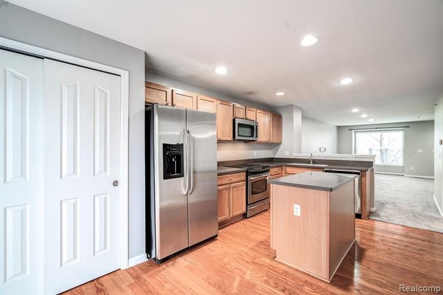 27859 Hopkins Drive, Novi, MI 48377