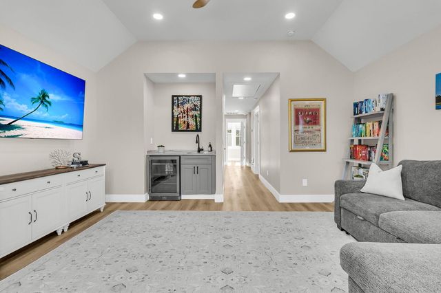 368 Mercantile Road, Mcclellanville, SC 29458