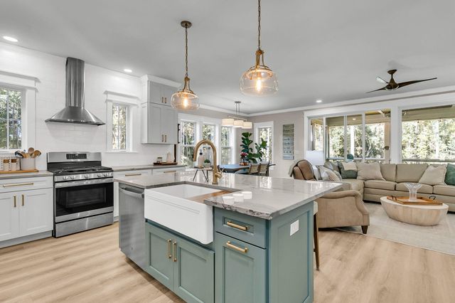 368 Mercantile Road, Mcclellanville, SC 29458